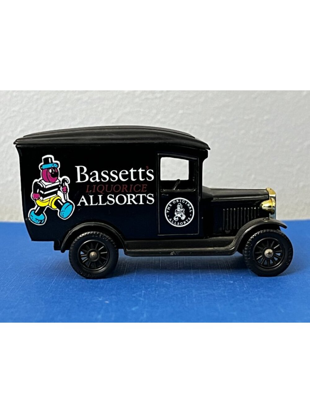 Lledo Days Gone Model A Ford Van Black Bassett's Liquorice Allsorts